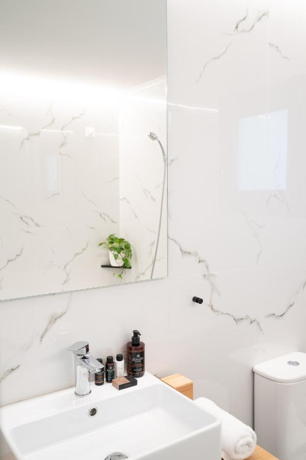 Chroma Fashion Rooms & Apartments Атина Екстериор снимка